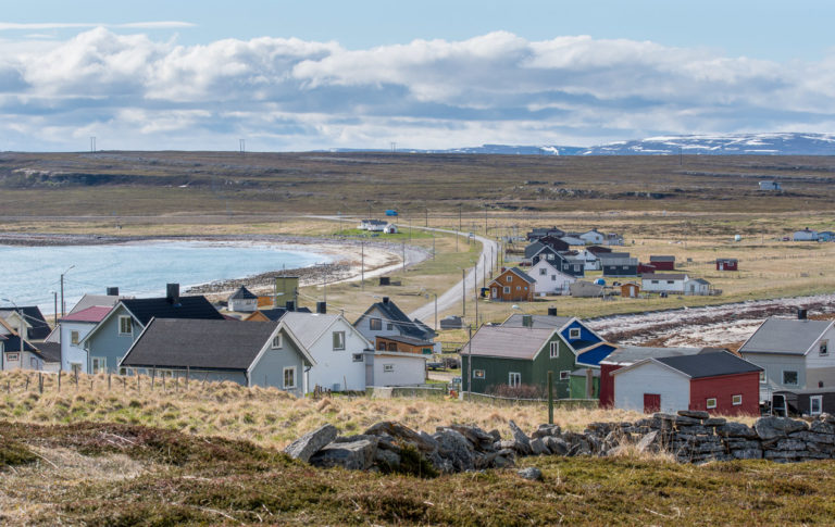 Veien fra E-75 inn til Ekkerøya ved Varangerfjorden. 

Foto: Jarle Wæhler, Statens vegvesen