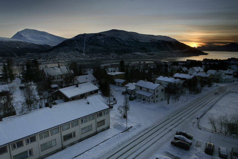 SOLA No e d like før... 18 januar 2008 sett fra Myreng retning Malangen i sør...
Foto: YNGVE OLSEN SÆBBE / NORDLYS
          Postboks 2515               9272 Tromsø                                   mob.: 911 69942
          yngos@nordlys.no