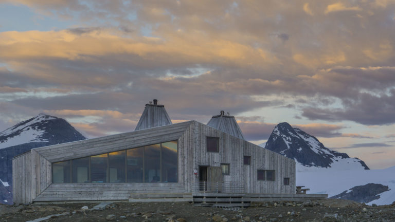 The Rabot cabin is a architectural masterpiece (©) Jan Inge Larsen