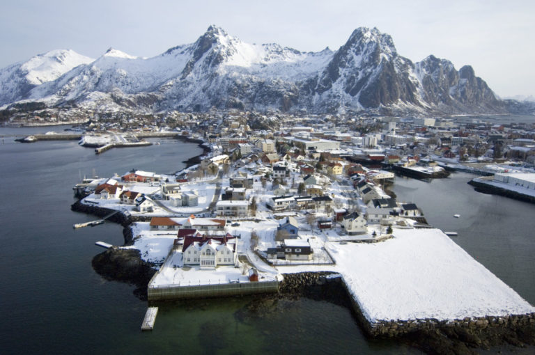 And old fishing village in Lofoten © Terje Rakke