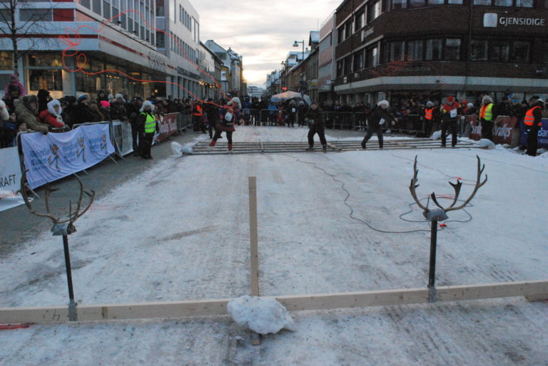 When throwing the lasso the competitors try to hit the fake antlers  © Knut Hansvold 