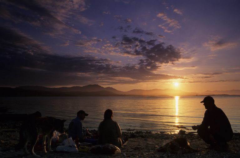 Leave your clock at home, the midnight sun will make your day last as long as you want to © Frank Andreassen