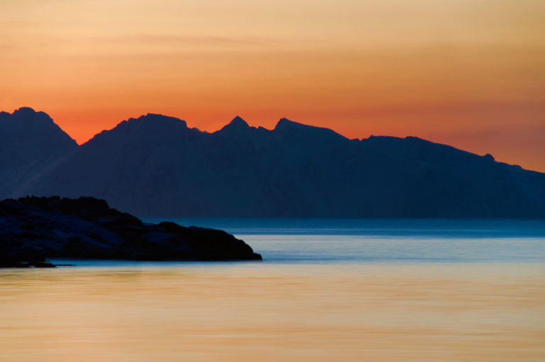 The midnight sun horizon is a stunning beauty © Øystein Lunde Ingvaldsen